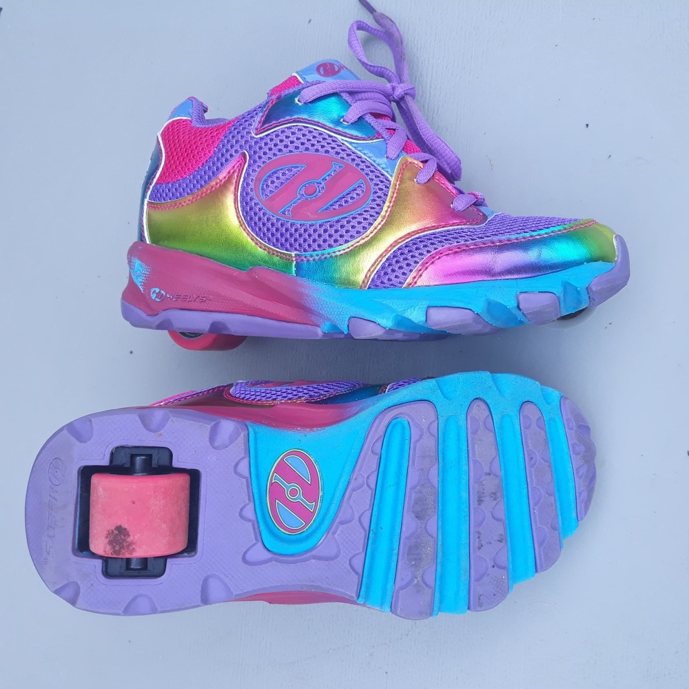 KIDS Heeelys Purple Wheeled Sneaker/Skate Size 3Y